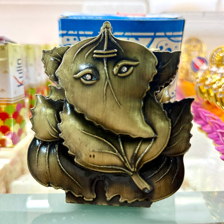 Ganesh Ji – Hindu Car Dashboard Idol (3.5 Inches) with Stick-On Base – Leaf Design**