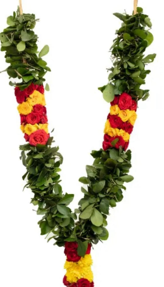 Mixed Rose & Beetle Leaf Fresh Flower Garland / Mala - Price per ft