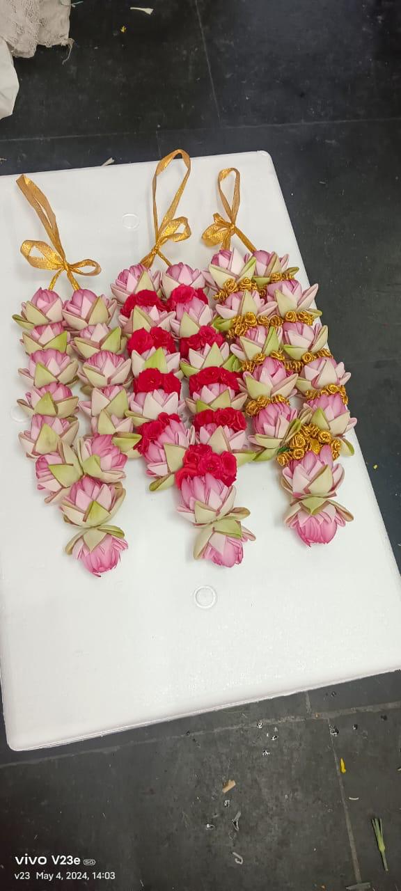 Lotus Fresh Flower Garland / Mala - Price per ft