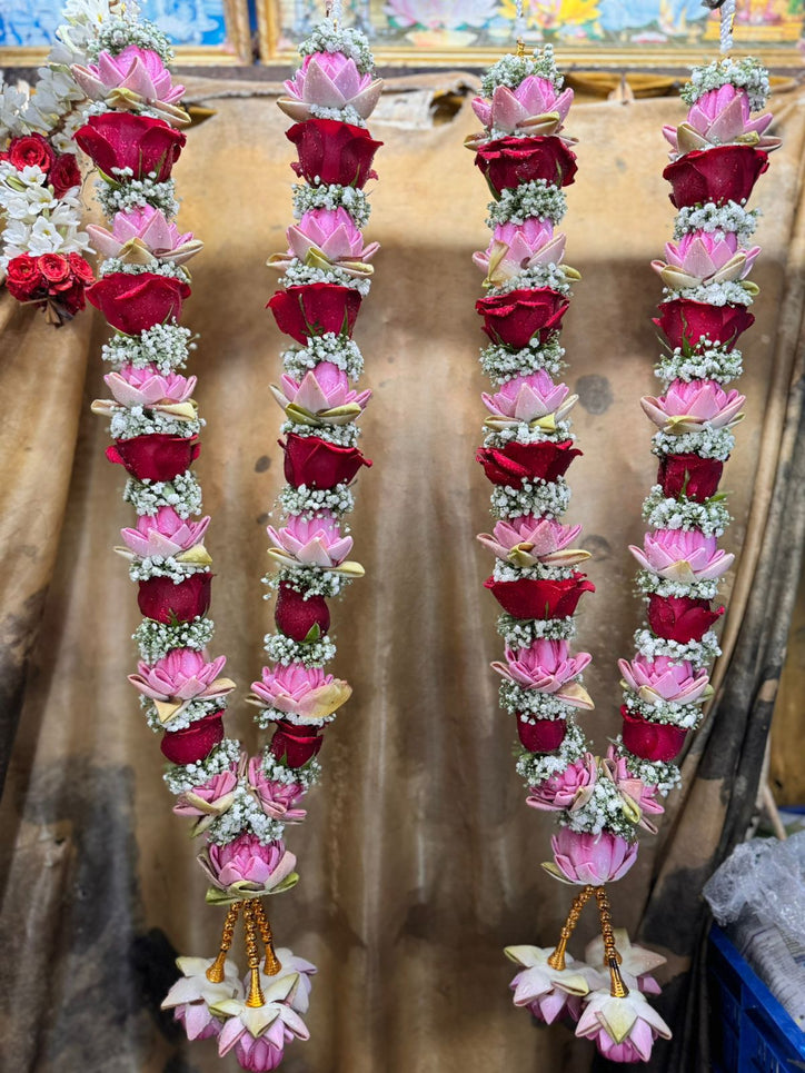 Lotus & Rose 1 Fresh Flower Garland / Mala - Price per ft